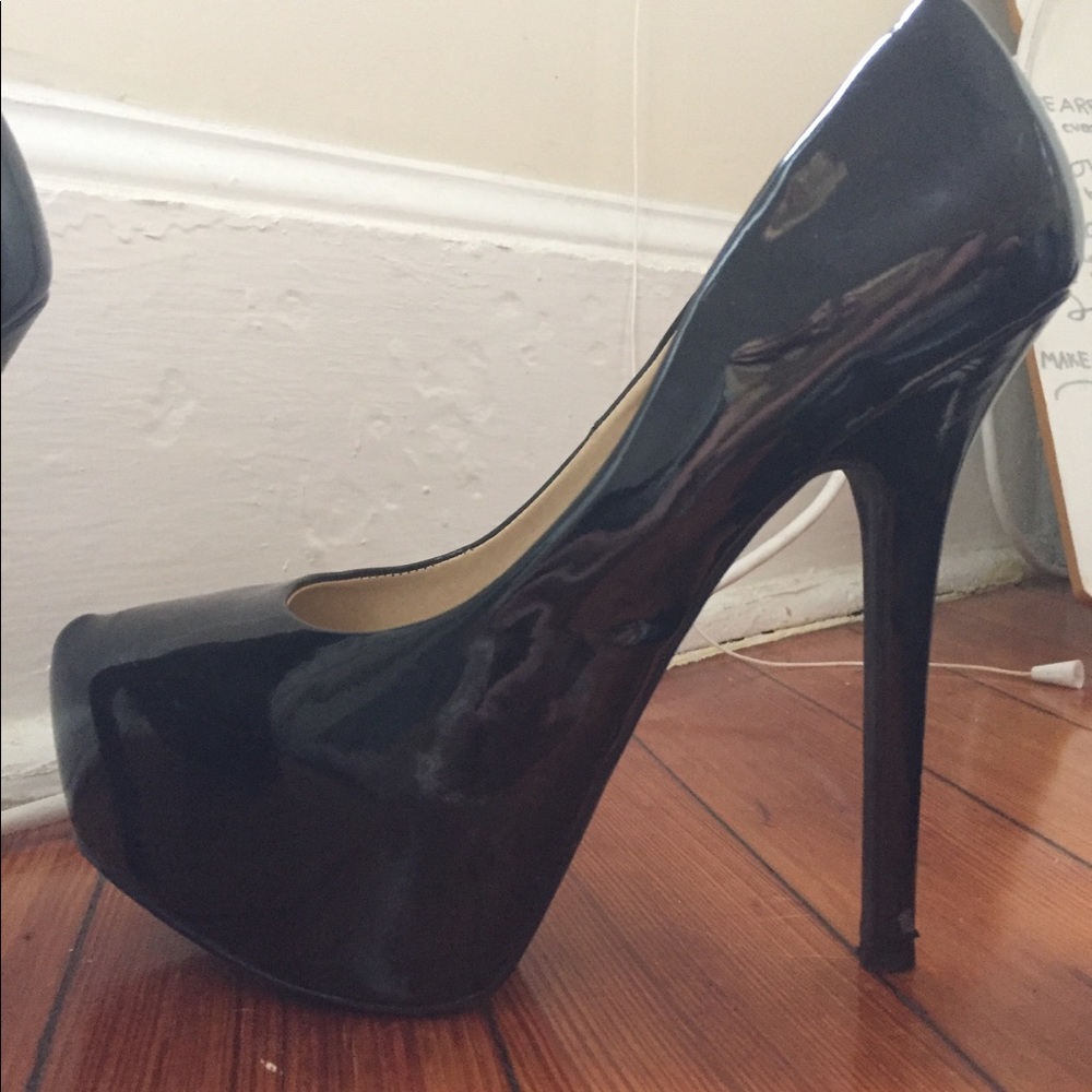Chinese laundry black patent platform pumps